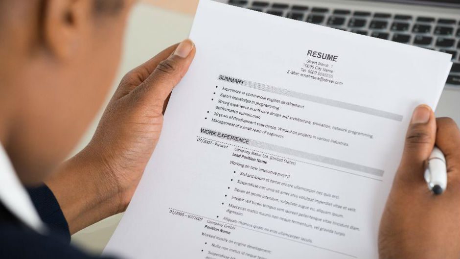 Mentiras no currículo pode trazer consequências, saiba quais