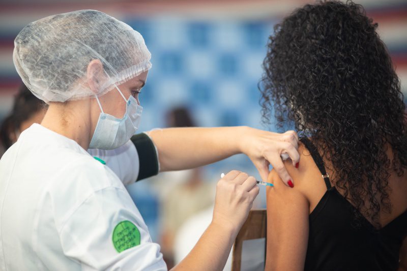 Vacinação sem agendamento em Vitória, neste sábado