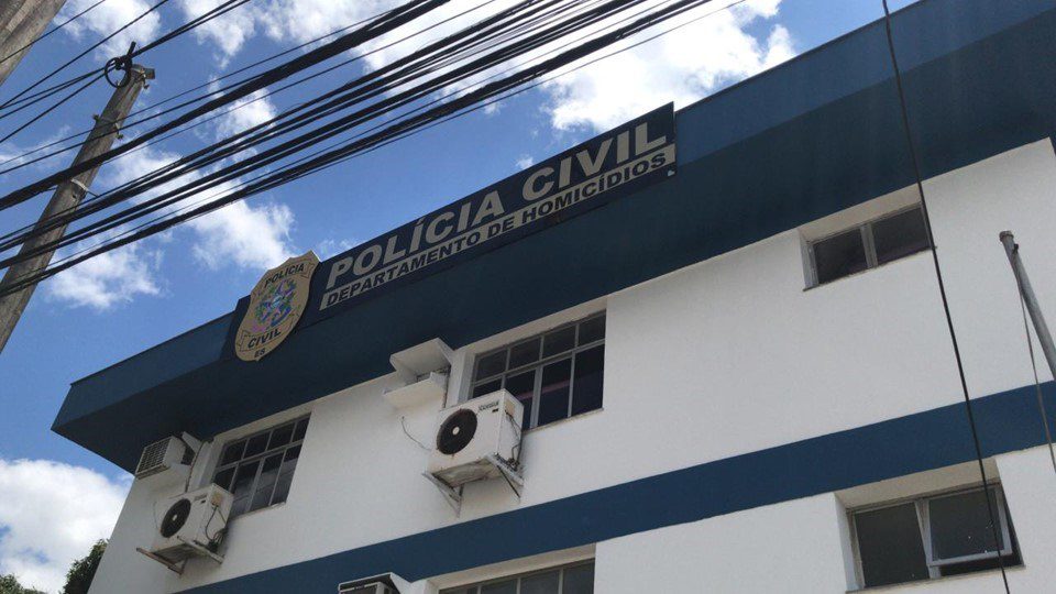 Ataque a tiros deixa um morto e dois baleados em Vitória