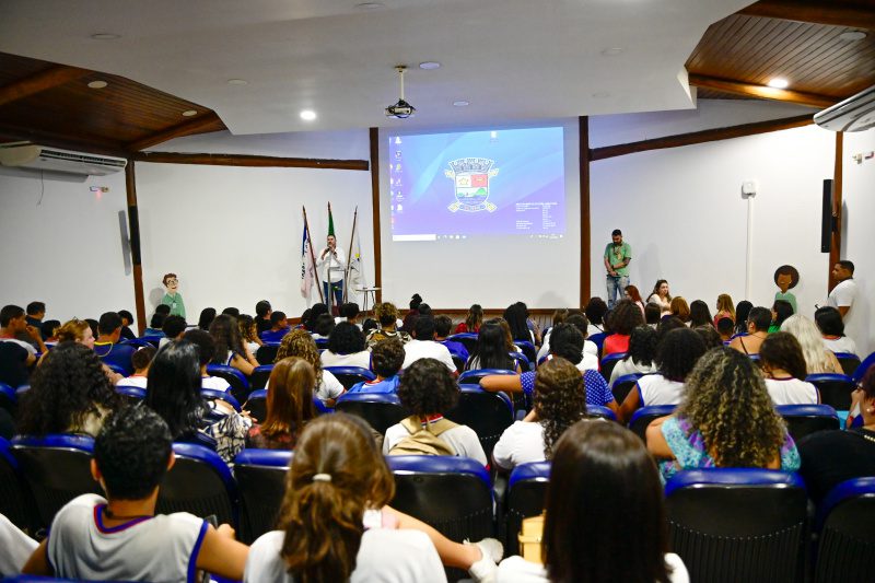 Participação na gestão escolar é debatida no encontro de estudantes conselheiros