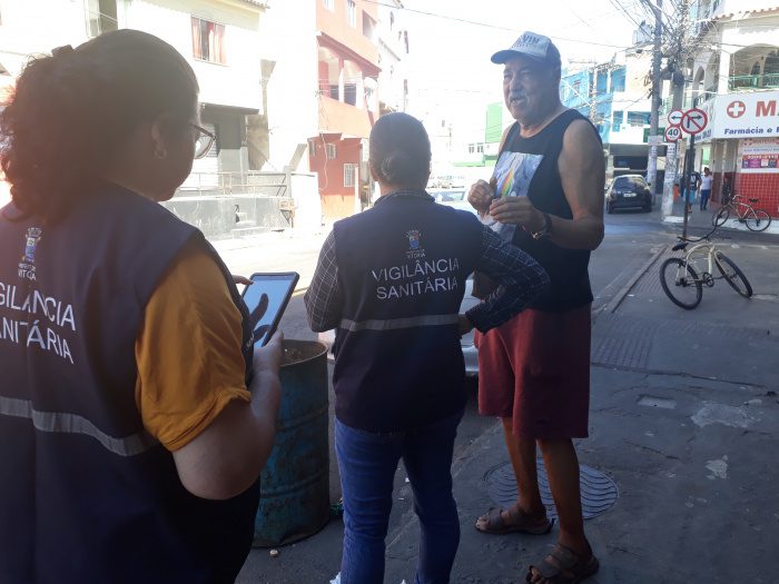 Vigilância Sanitária orienta comerciantes sobre o descarte correto de lixo