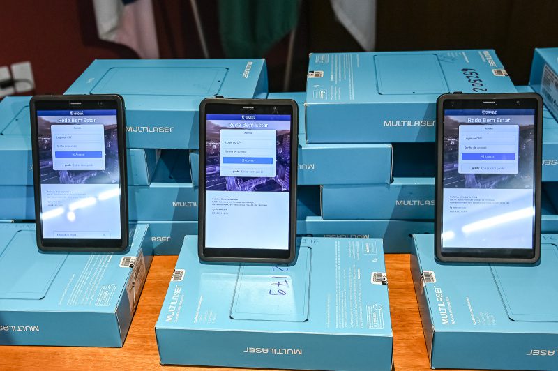 Agentes Comunitários de Saúde de Vitória recebem tablets e treinamento