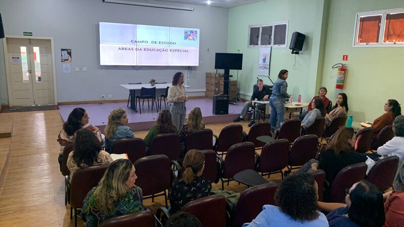 Vitória promove formação em Educação Especial para profissionais da Educação Infantil.