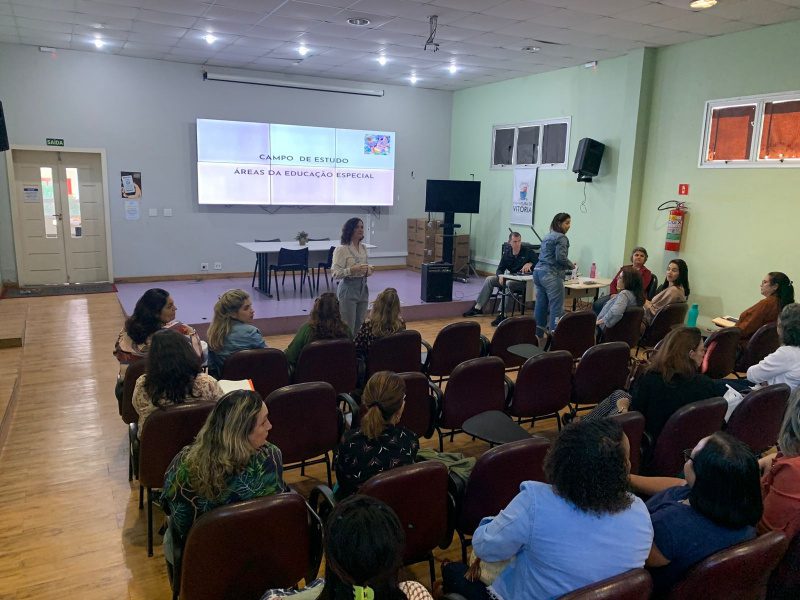 Vitória promove formação em Educação Especial para profissionais da Educação Infantil.