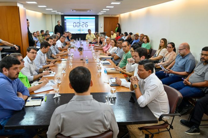 Lideranças das regionais 8 e 9 alinham ações com prefeito e gestores