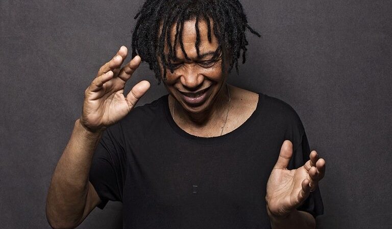 Djavan faz show de turnê nesta quarta- feira (11) véspera do feriadão em Vitória