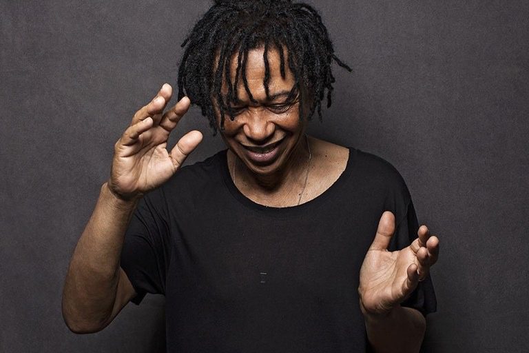 Djavan faz show de turnê nesta quarta- feira (11) véspera do feriadão em Vitória