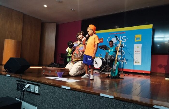 Momento de Diversão: Crianças Celebram a Culminância do Projeto Construindo Música