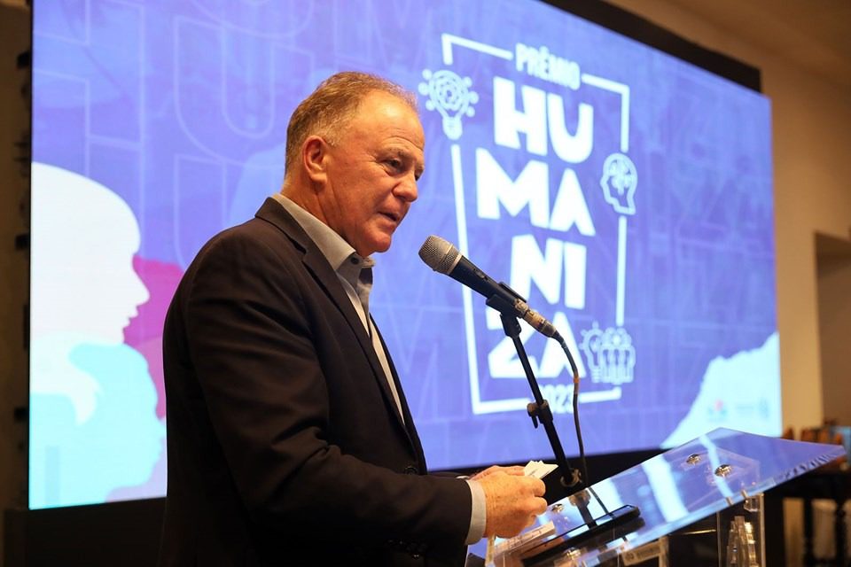 Servidores comemoram entrega do Prêmio Humaniza 2023