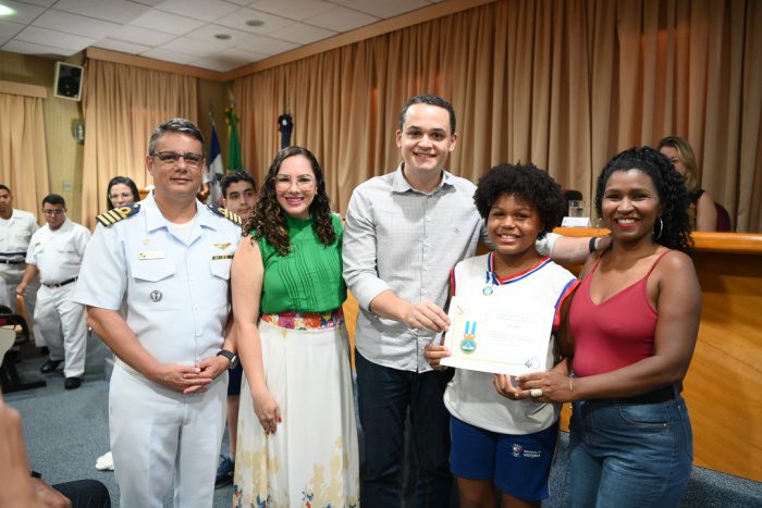 Destaques Literários: Concurso de Redação da Marinha Enaltece Talentos de Vitória
