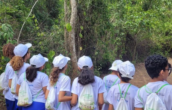 Pequenos Observadores: Guardiões Ambientais Mirins Conectam-se com o Reino das Aves