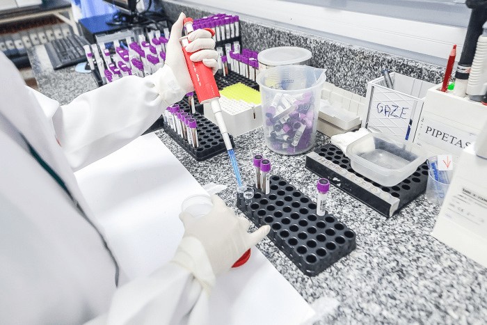 Referência em Saúde: Laboratório Central de Vitória Realiza Mais de 2,5 Milhões de Exames em 2023