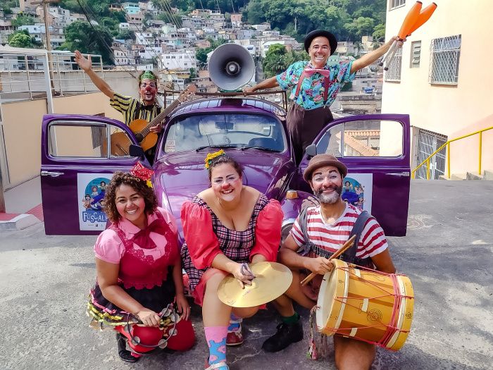 Projeto ‘Fuscalhaços’ Leva Arte e Alegria às Comunidades em Homenagem à Lei Rubem Braga