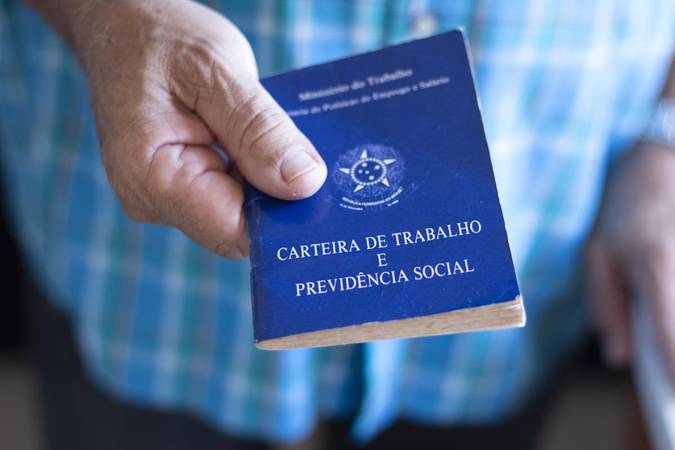 Pesquisa Revela: Maioria dos Aposentados no Espírito Santo Continua no Mercado de Trabalho