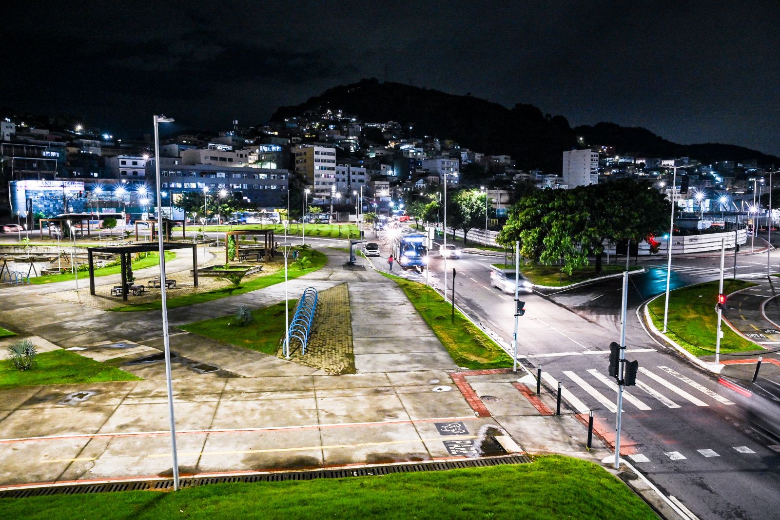 Brilho e Economia: Lâmpadas LED Transformam Diferentes Regiões