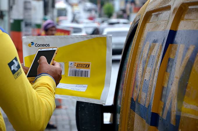 Correios divulga concurso público com salários de R$ 6,8 mil