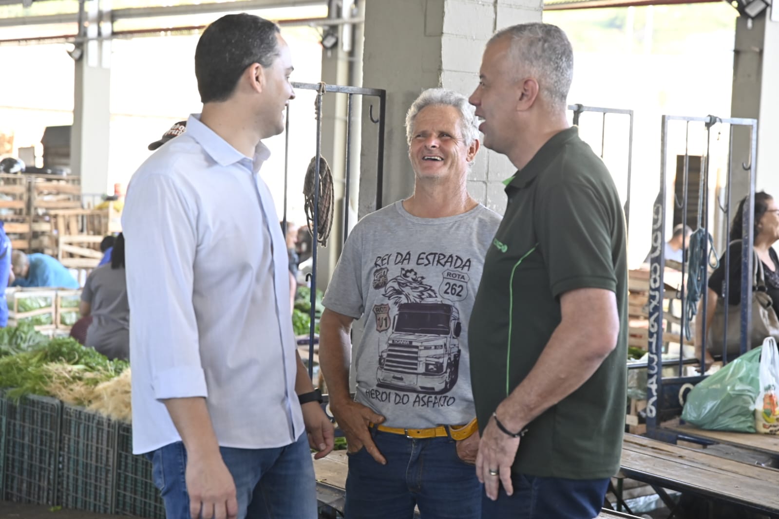 Prefeito da capital Lorenzo Pazolini e Evair de Melo são recebidos com festa na Ceasa