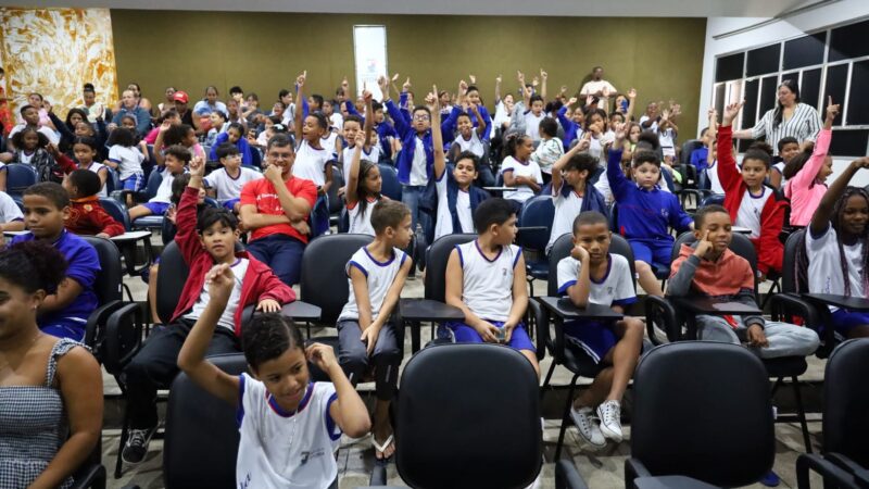 Pazolini entrega quadra poliesportiva da EMEF Heloisa Abreu, em Inhanguetá totalmente reformada