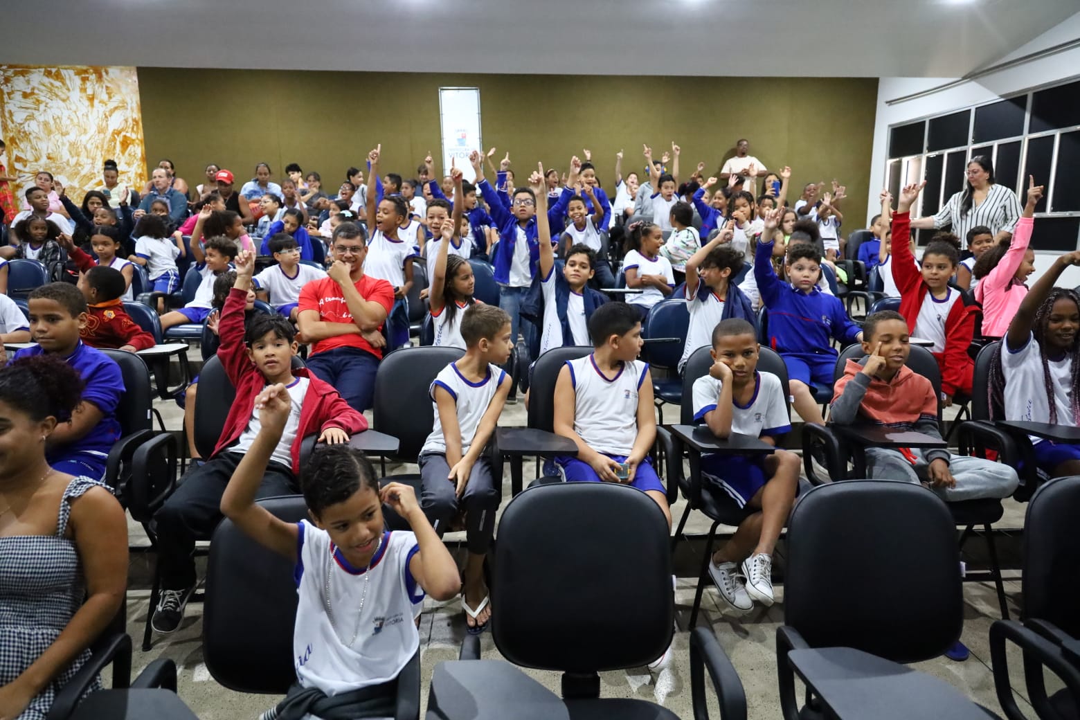 Pazolini entrega quadra poliesportiva da EMEF Heloisa Abreu, em Inhanguetá totalmente reformada