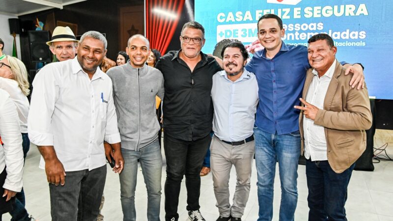 Regularização fundiária: Pazolini entrega escrituras públicas a famílias do Bairro Resistência