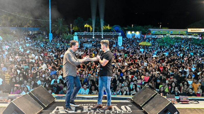 Festa de São Pedro realizada pela gestão Pazolini: mais de 40 mil pessoas curtiram o mega show de Alemão do Forró
