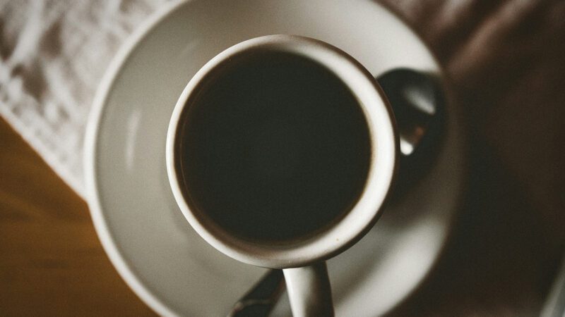 Anvisa proíbe e ordena recolher “café fake”: confira as marcas