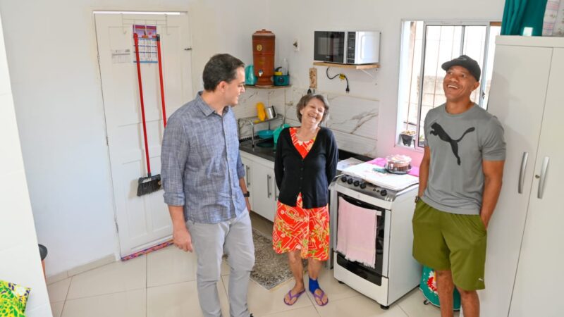 Casa Feliz e Segura: Pazolini já entregou 240 novas residências a famílias de Vitória