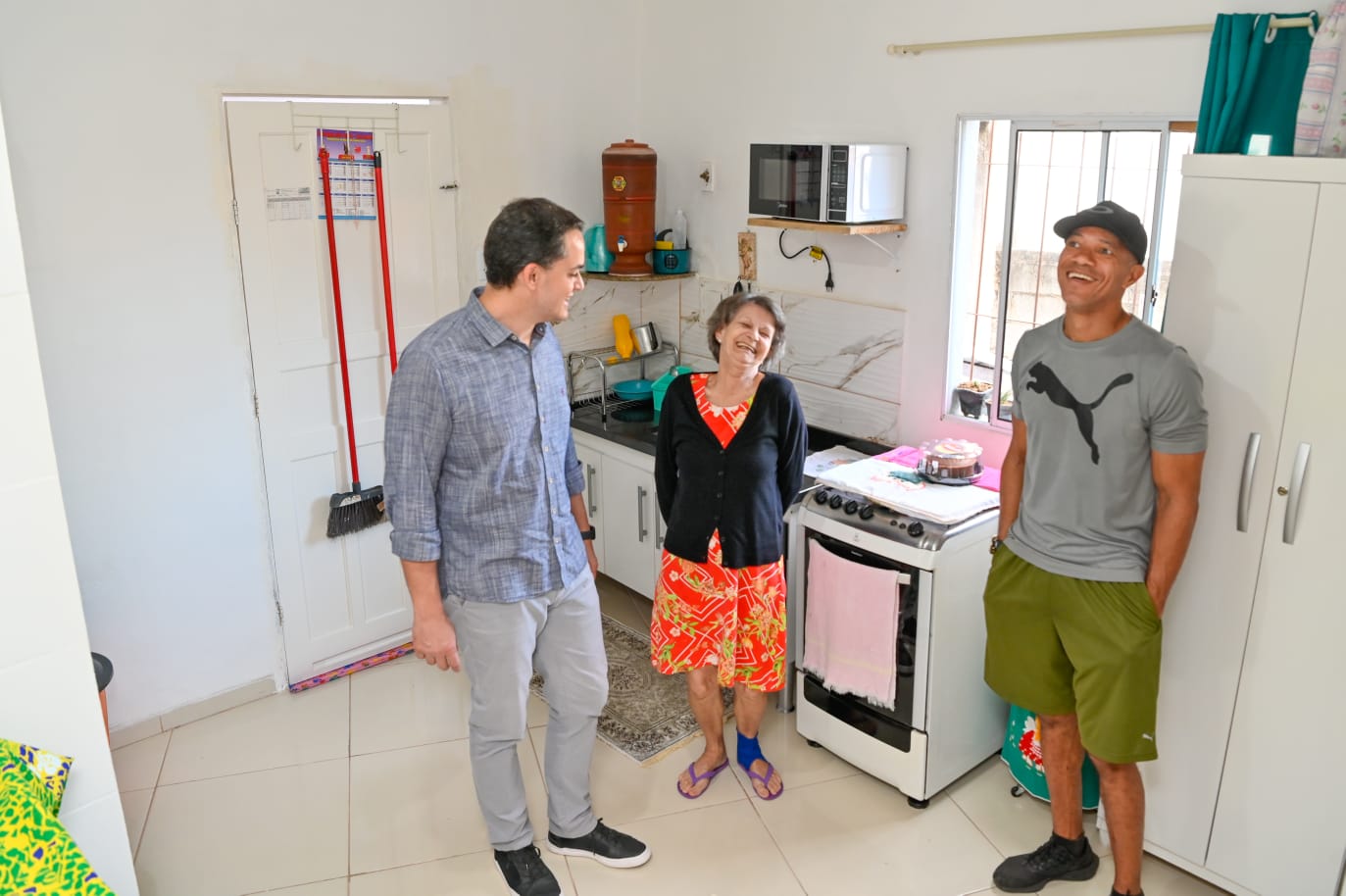 Casa Feliz e Segura: Pazolini já entregou 240 novas residências a famílias de Vitória