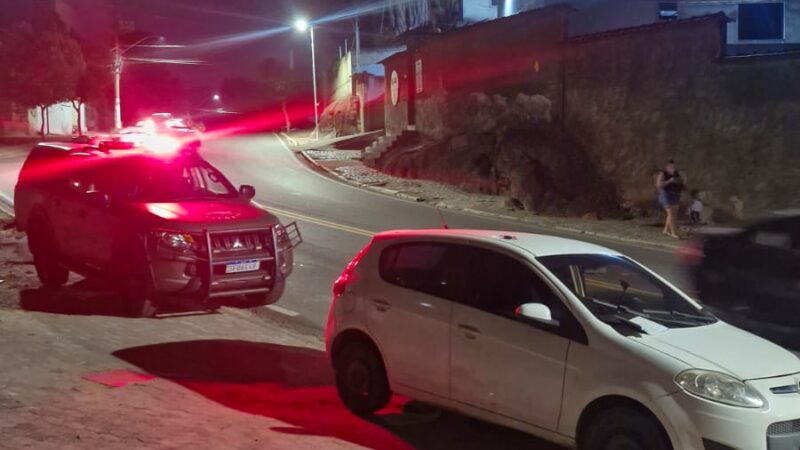 Guarda Municipal de Vitória apreende drogas, dinheiro e veículo usado para tráfico em operação no bairro Santa Marta