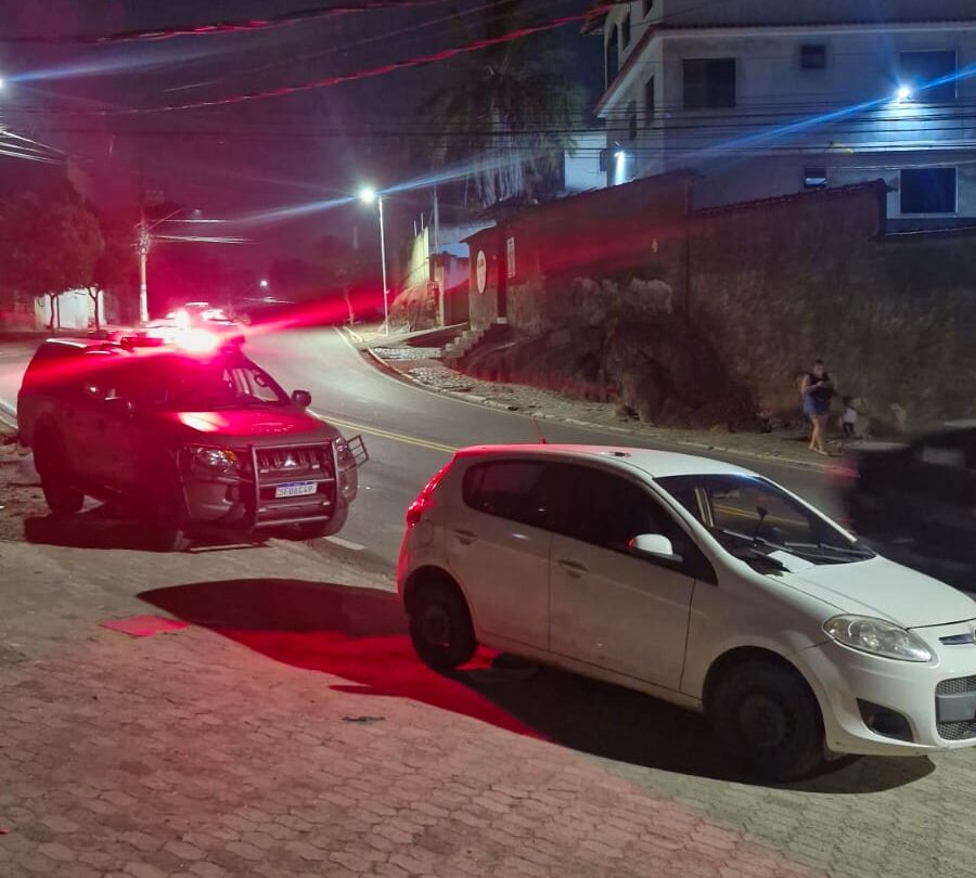 Guarda Municipal de Vitória apreende drogas, dinheiro e veículo usado para tráfico em operação no bairro Santa Marta
