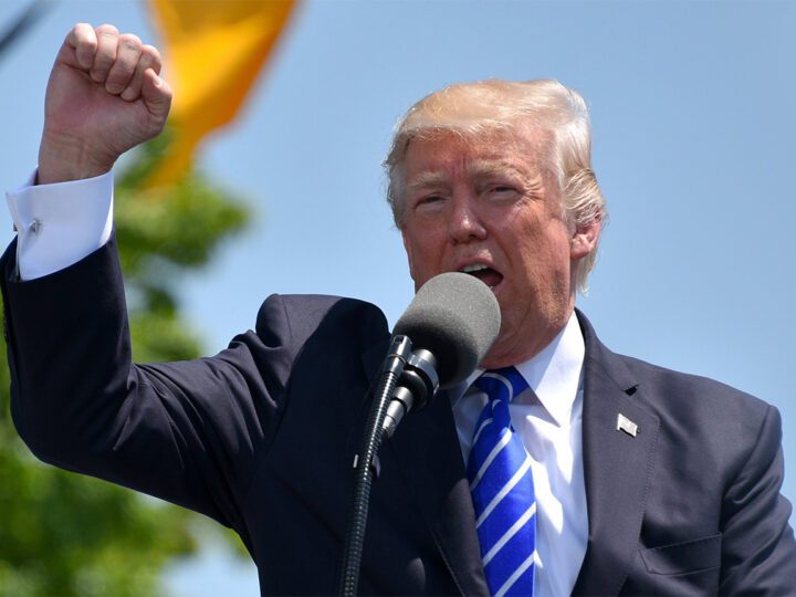 Trump anuncia tarifaço de 50% para o Brasil, preocupando empresários capixabas