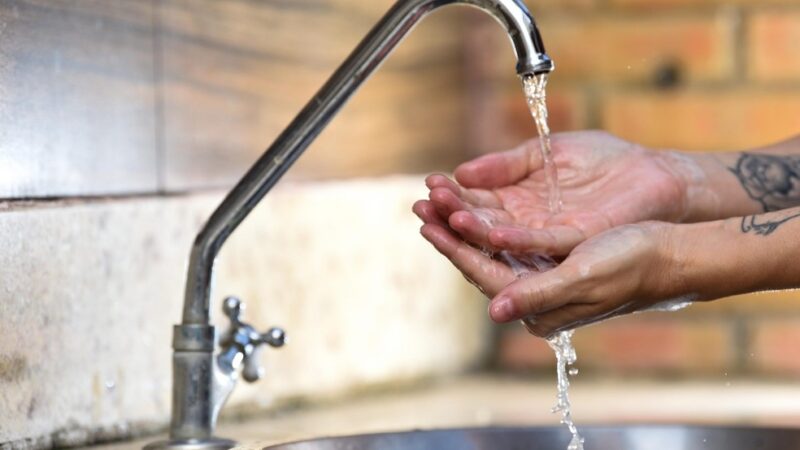 Mais de 30 bairros de Vitória sem água neste sábado (15)