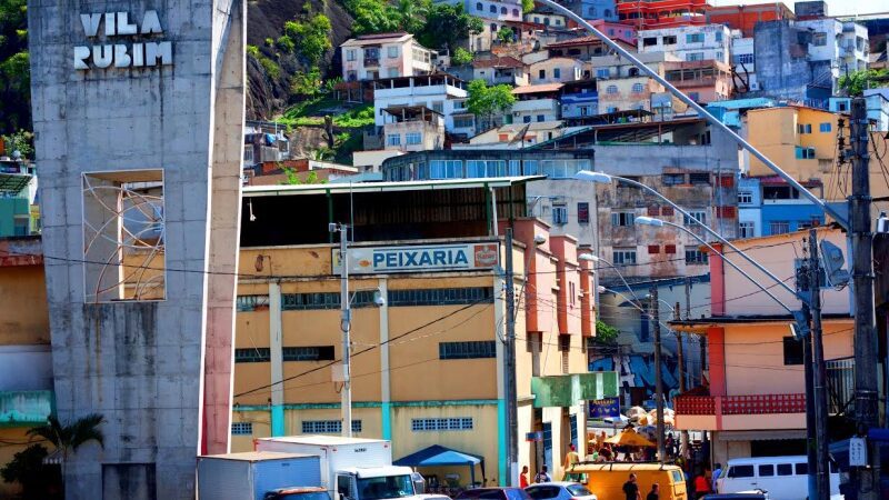 Mercado de peixes da Vila Rubim começa a ser desocupado para obras