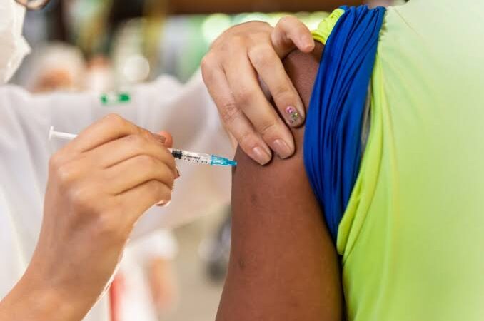 Vacinação terá Dia D neste sábado em Vitória