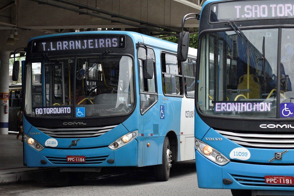 Linhas de ônibus irão circular com horários especiais nesta quinta (24)