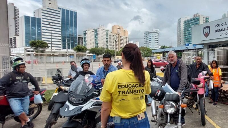 Detran promove ação para sensibilizar motociclistas na Terceira Ponte