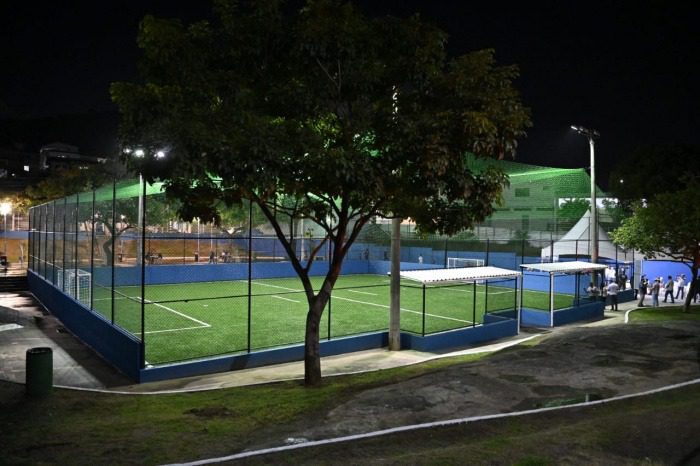 Bairro Grande Vitória recebe campo de grama sintética