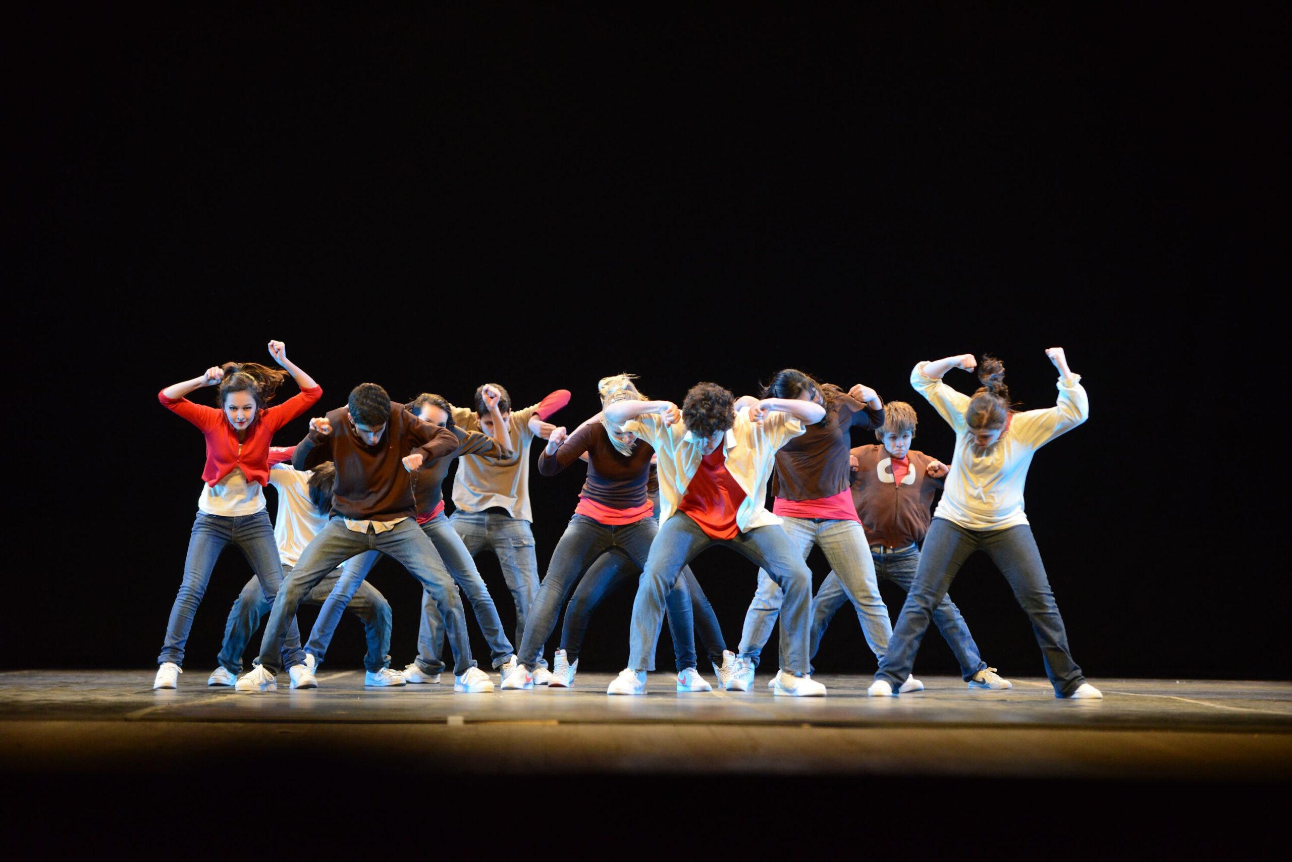 Oficina de Dança Lótus: Uma Nova Experiência na Casa da Juventude em Maio