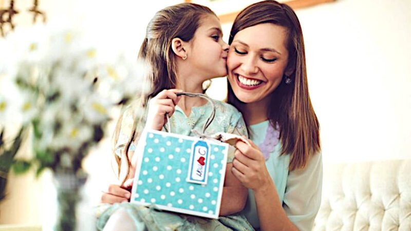 Procon Vitória oferece dicas de presentes e preços para o Dia das Mães