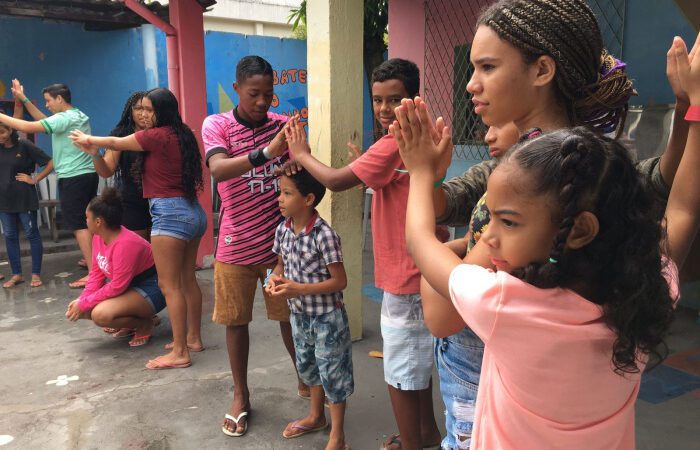 Serviços de Convivência da Assistência Social promovem ações pelo Dia da Família em bairros de Vitória
