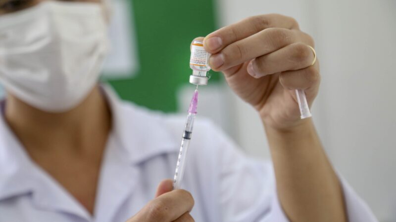 Ministério da Saúde recomenda vacinação da população contra a Covid-19
