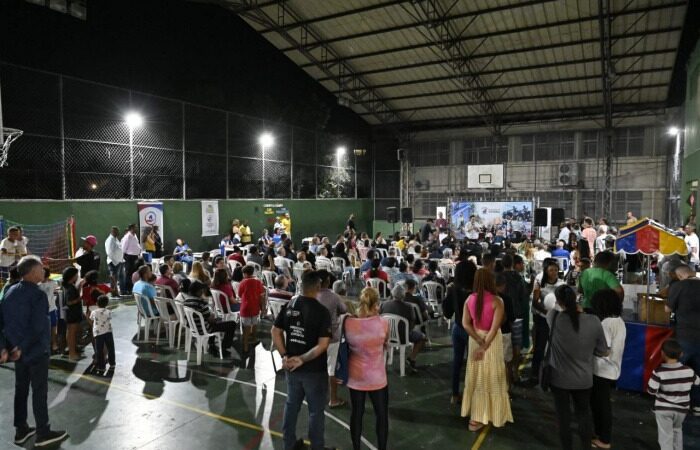 Entrega de escrituras marca avanços na regularização fundiária na capital