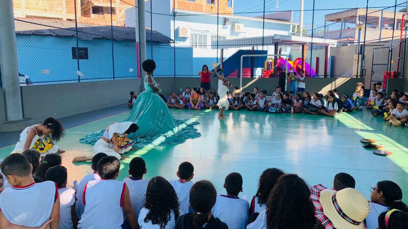 Alunos do bairro Comdusa vivenciam cultura e aprendizado através de apresentação de dança