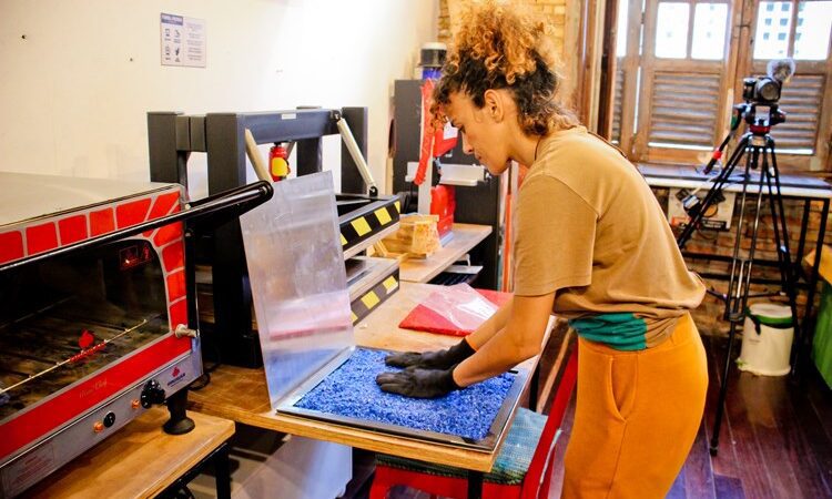 LICC: A Fantástica Carpintaria inicia uma série de oficinas em seu laboratório de reciclagem criativa.