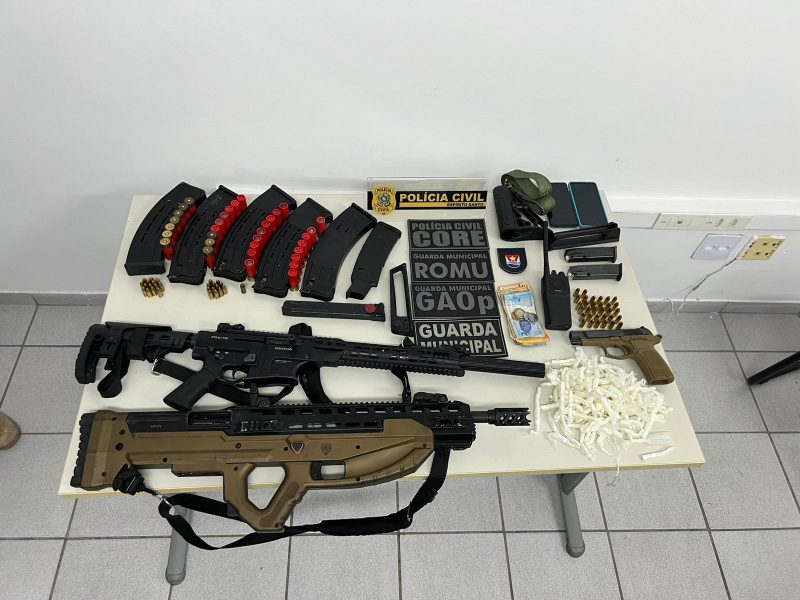 Guarda Municipal de Vitória realiza apreensão de armas em morro da capital