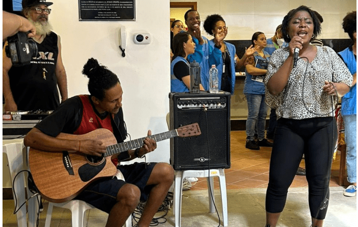 Participação de pessoas em situação de rua em ação da assistência social