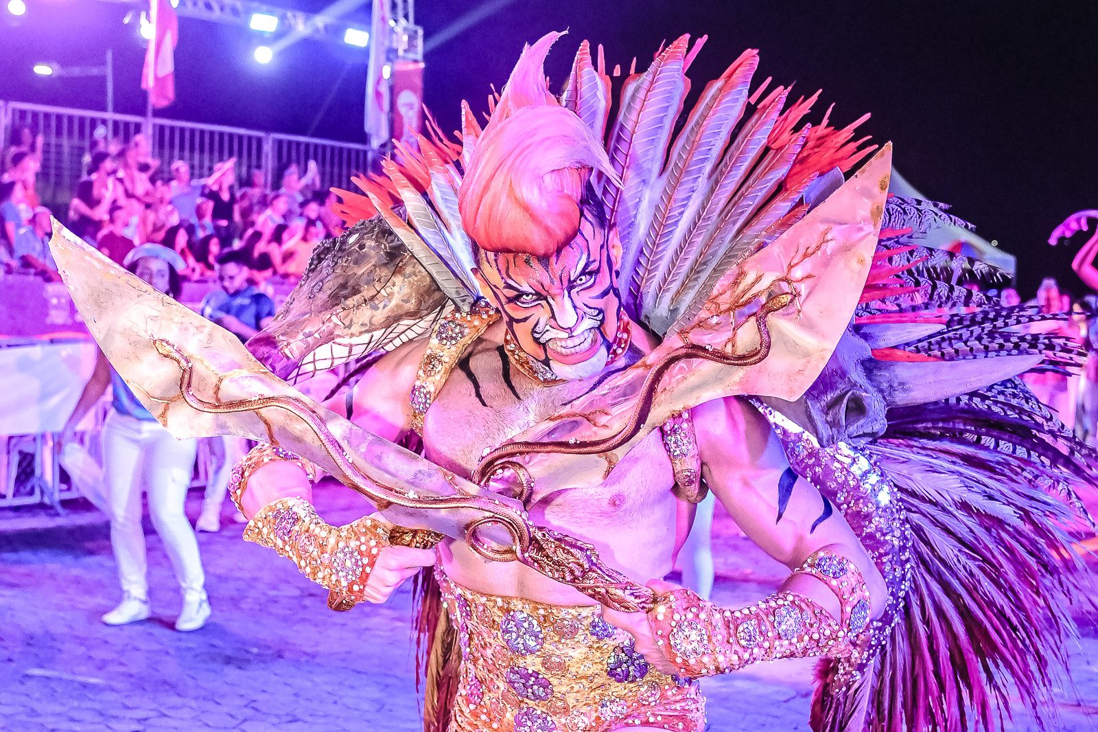 Minidesfiles do Carnaval de Vitória lotam o Tancredão no 1º dia