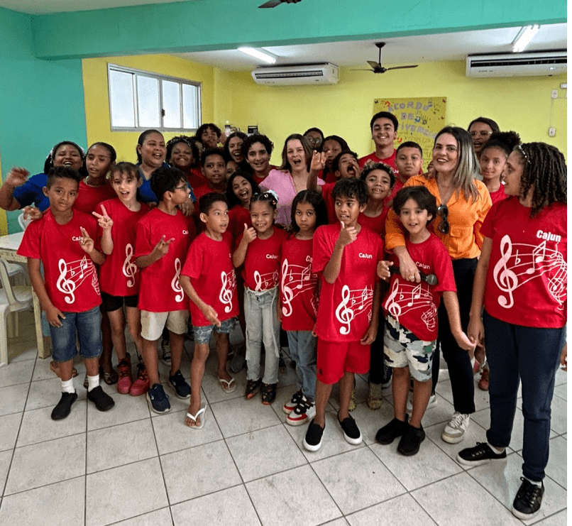 Comunidade Celebra Revitalização com Mural no Centro de Convivência de Sólon Borges.