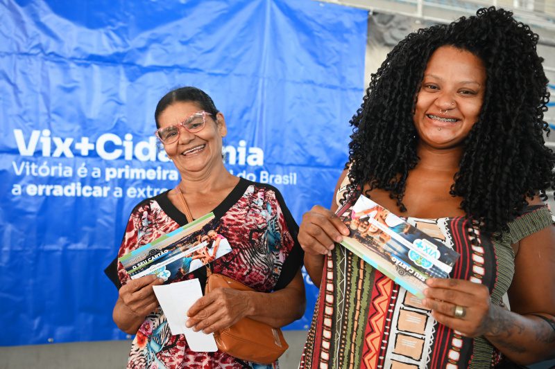 Inclusão Social: Famílias de Vitória Recebem Cartões do Programa Vix + Cidadania.