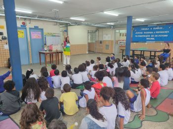 Lições de Inclusão: Estudantes São Sensibilizados por Contação de Histórias Lúdica e Educativa.